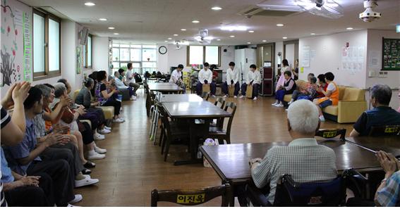 인천시 남구학교밖청소년지원센터, 노인복지센터서 공연 가져